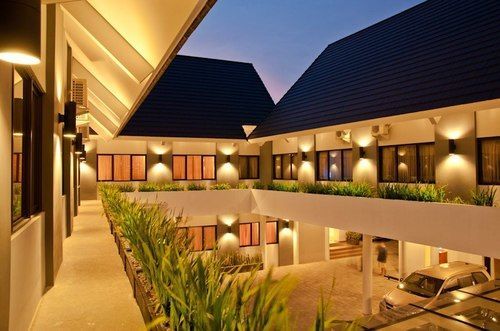Maesa Hotel Ponorogo Exterior foto